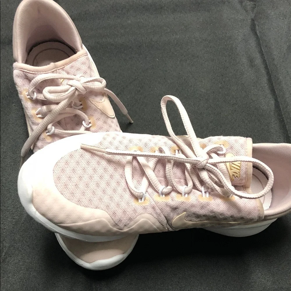 Nike Women's Soft Pink Mesh Sneakers